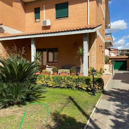 Villa Alma Fiumicino Buitenkant foto
