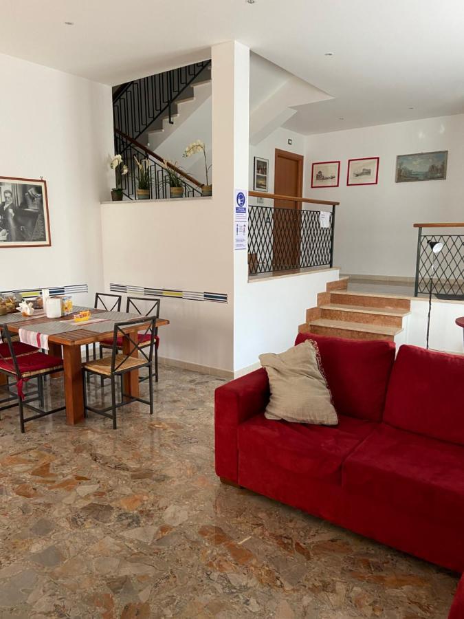 Villa Alma Fiumicino Buitenkant foto